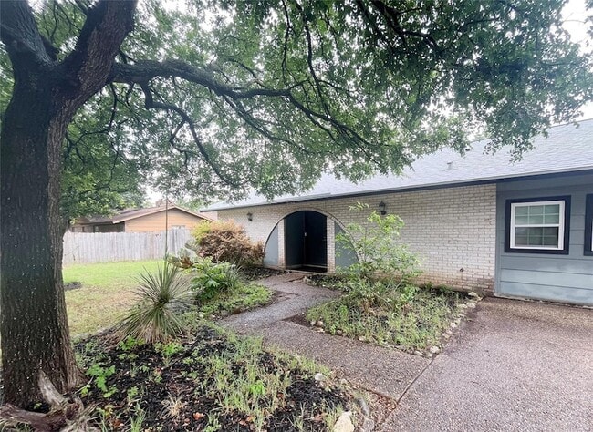 Building Photo - 8702 Dawnridge Cir