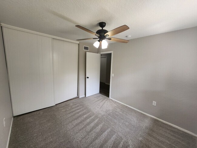 Building Photo - Move in ready. Fully remodeled