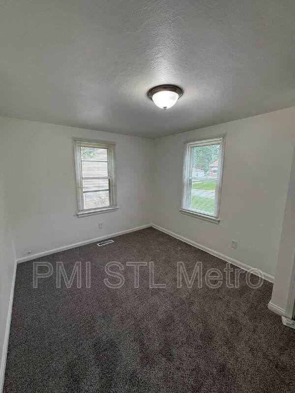 Building Photo - 240 Reasor Dr