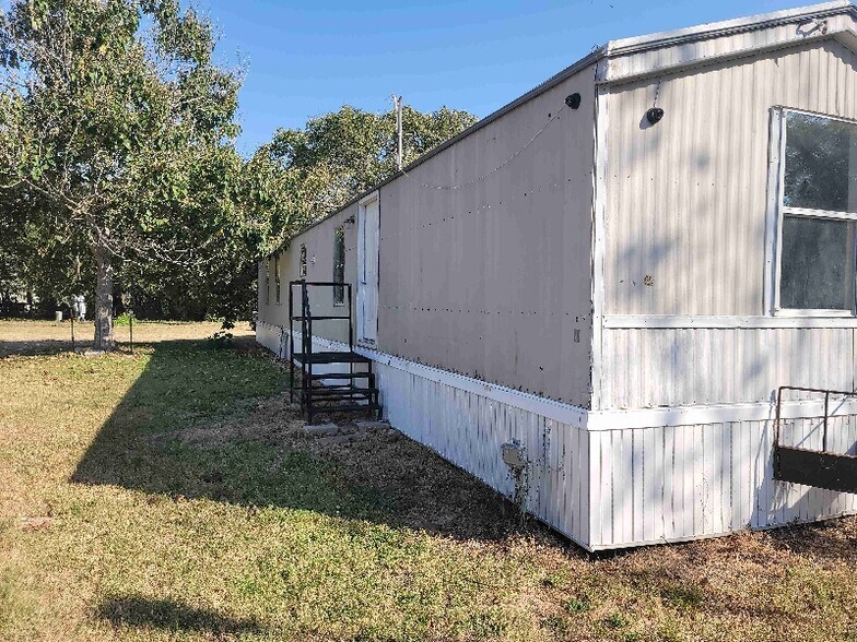 Building Photo - 507 Stockdale Ave