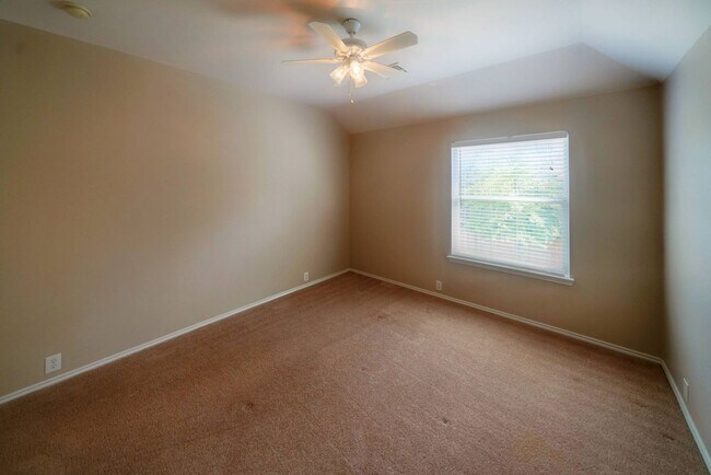 Building Photo - 4736 Green Bluff Dr