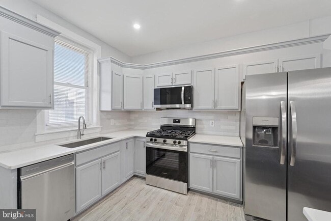 Building Photo - 127 W Albanus St