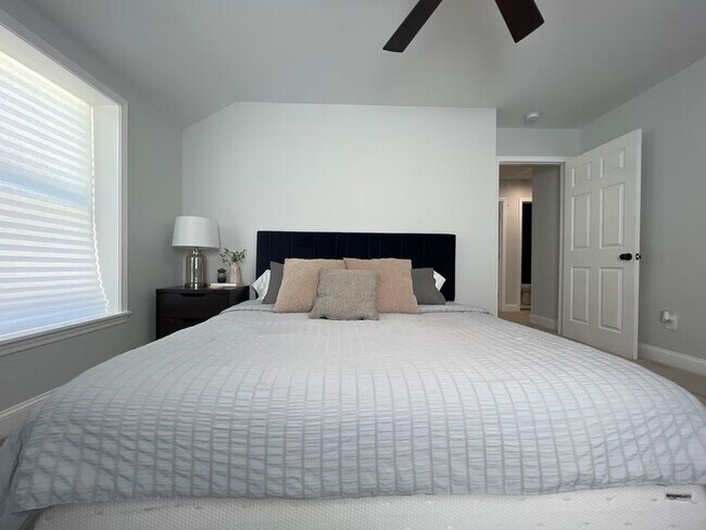 Building Photo - 24 Seth St