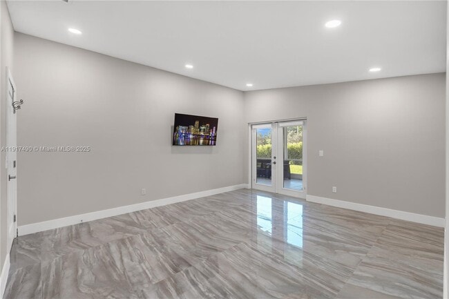 Building Photo - 2730 SE 7th Pl