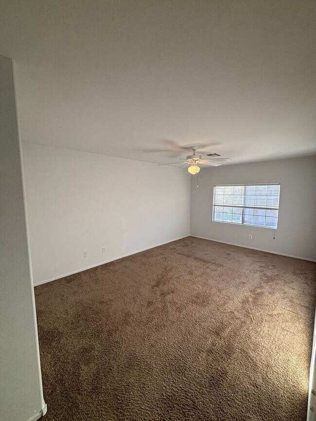 Building Photo - *GREAT TOWNHOME IN GATED "SILVERADO RANCH COMMUNITY!!"