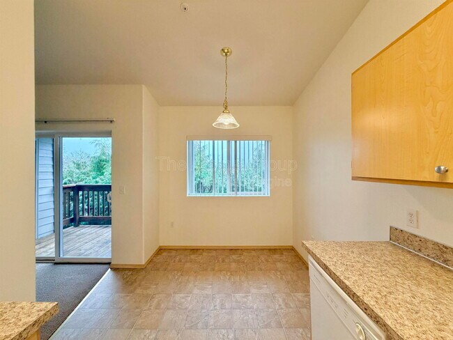 Building Photo - 10020 SW 125th Ave