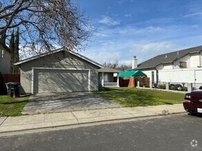 Building Photo - Modesto Cute 4 Bedroom 2 Bath Single Story...