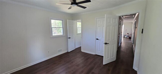 Building Photo - 1240 Mimosa Cir