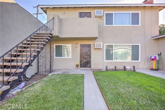 Building Photo - 2547 Hayes Dr