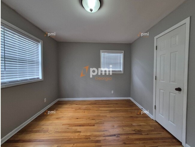 Building Photo - 3206 Mathieson Dr NE