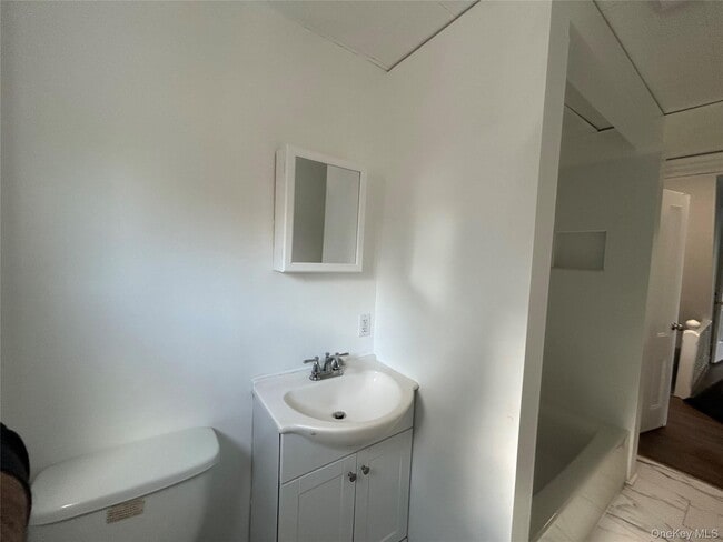 Building Photo - 206-208-208 W Main St