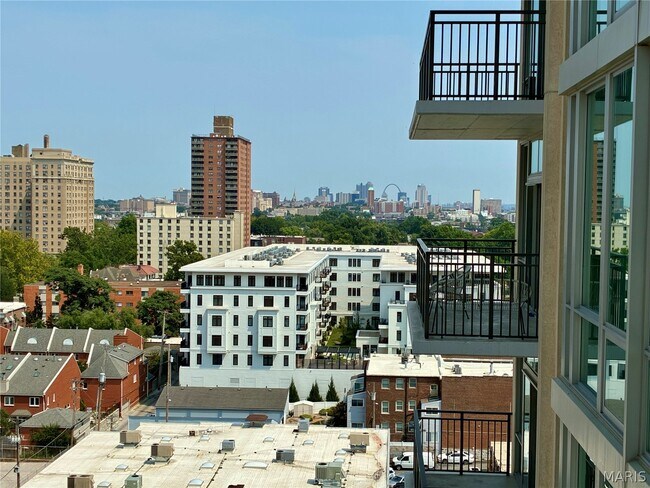 Building Photo - 4909 Laclede Ave