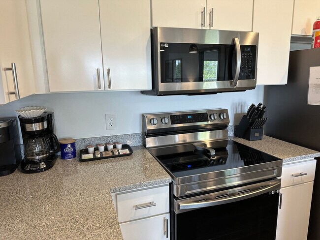 Building Photo - 5102 Aldersgate Dr