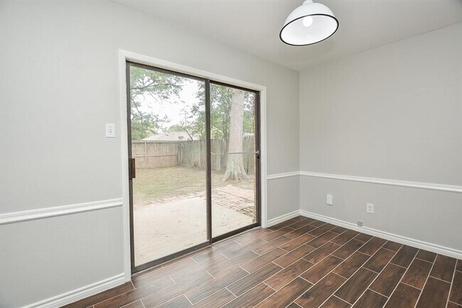 Building Photo - 2706 Foliage Green Dr