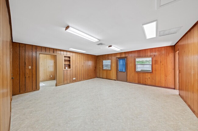 Building Photo - 129 Alhambra Pl