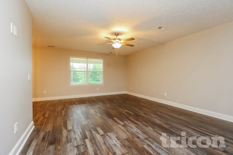 Building Photo - 716 Cedar Ln