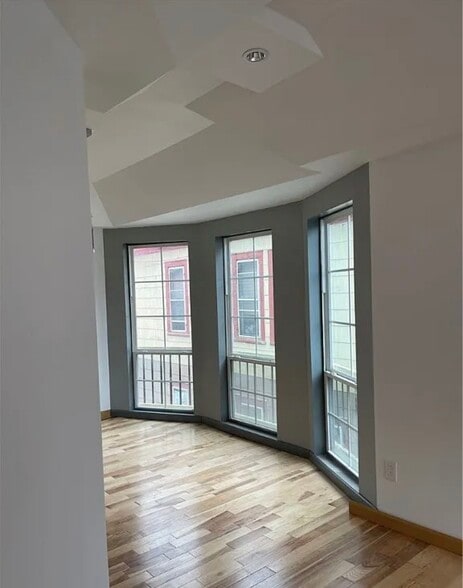 Building Photo - 48 Laurel St