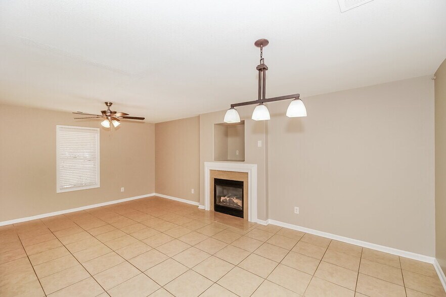 Building Photo - 4005 Planters Watch Dr