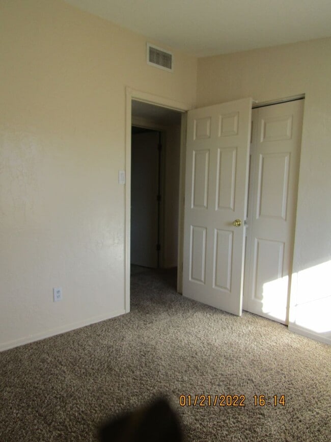 Building Photo - Very nice home located in the Gooch Area! No Pets!