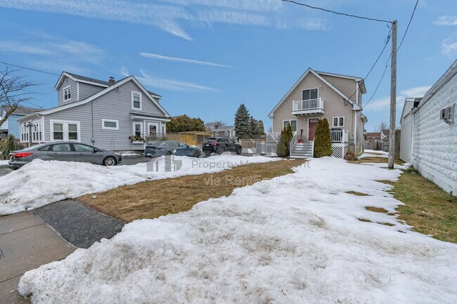 Building Photo - 498 Park Ave