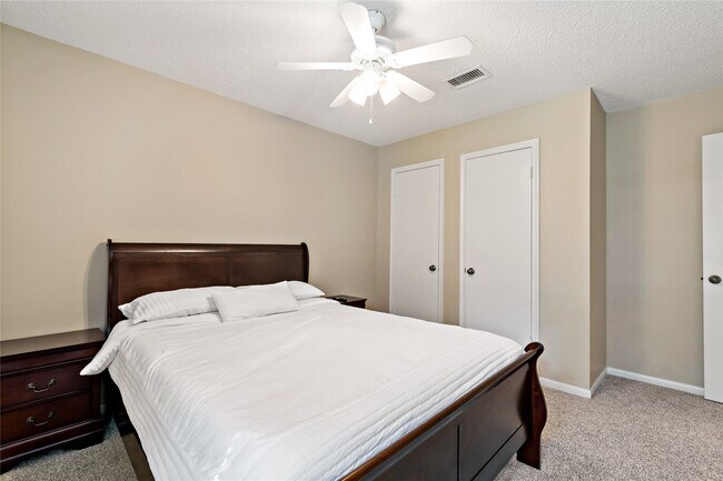 Building Photo - 9 Brentwood Oaks Ct