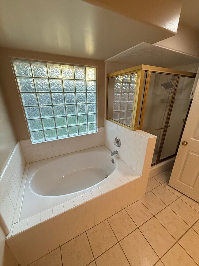 Building Photo - Charming 3-Bedroom Home in North Campus Park