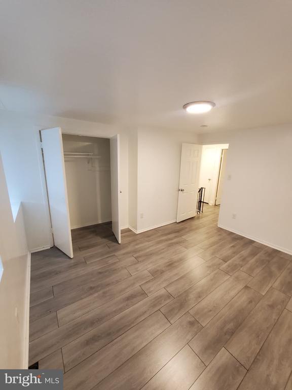 Building Photo - 1909 Dutch Village Dr