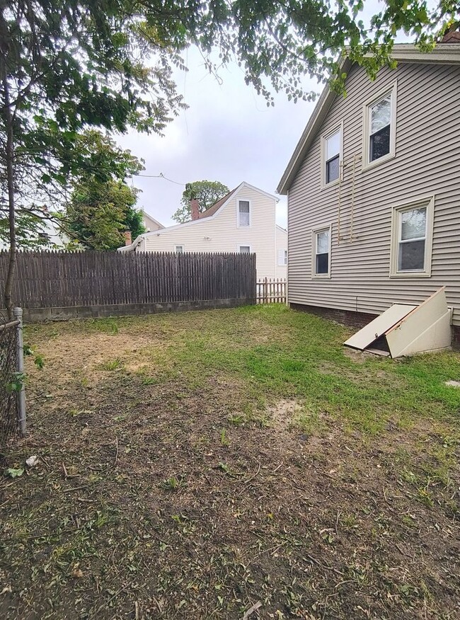 Building Photo - ****Pawtucket/Woodlawn Single Family - $2,...