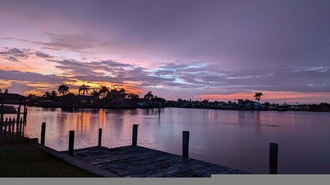 Building Photo - 560 Paula Ave