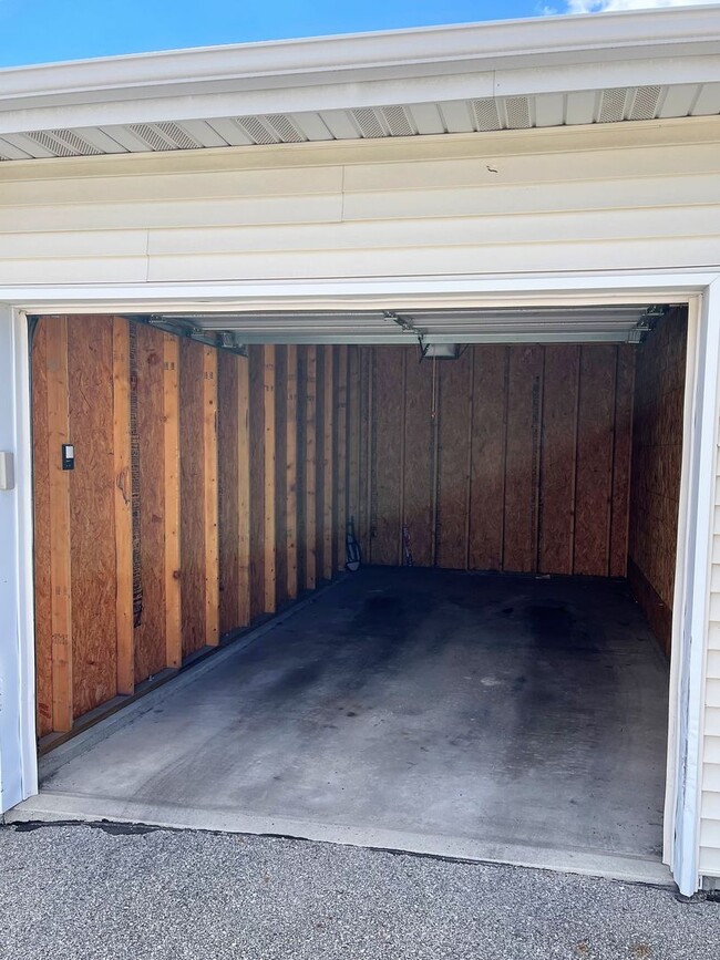 Building Photo - West Ames 1-Bedroom Condo - Garage Included