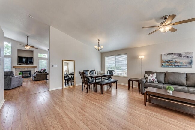 Building Photo - FULLY FURNISHED Sparks home with all utilities included and flexible lease options