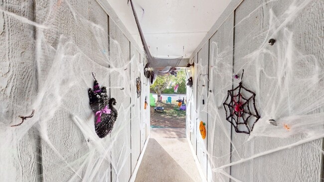 Building Photo - 2 bedroom duplex in quiet cul-de-sac