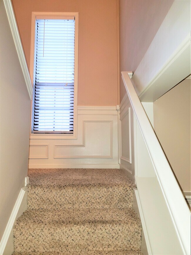 Building Photo - 1862 Beechwood Ave NE