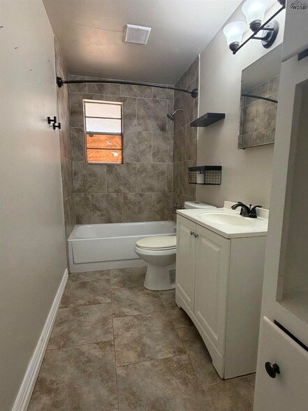 Building Photo - 4613 Langford Ln