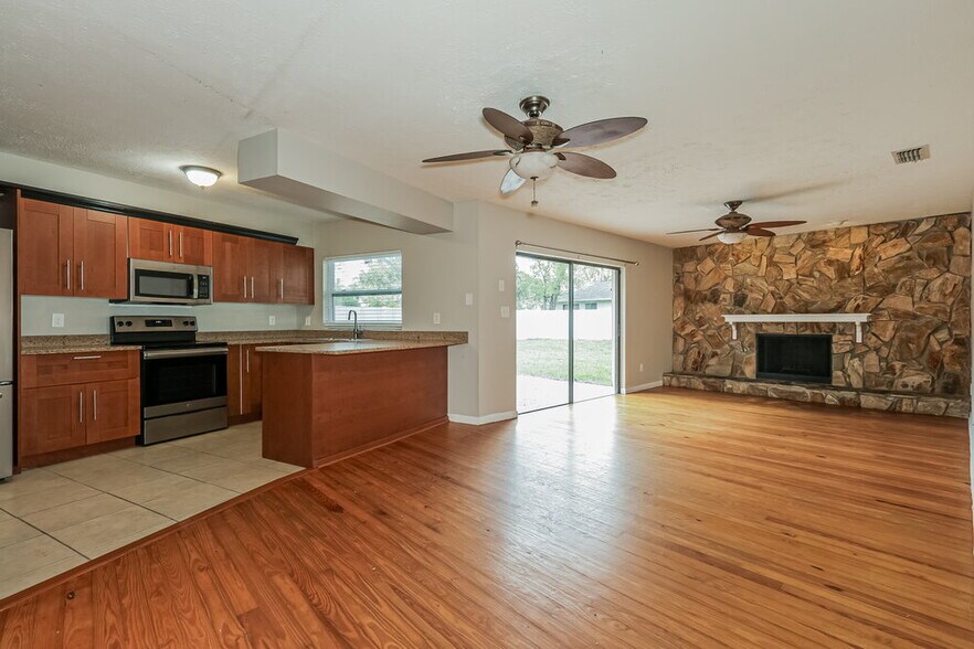 Building Photo - 3819 Cloverhill Ct
