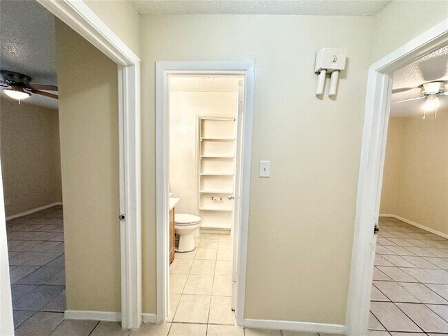 Building Photo - 7221 Ellington Cir