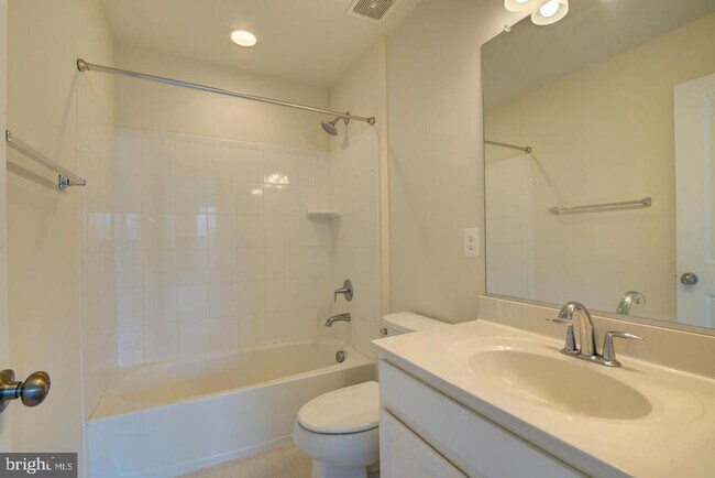 Building Photo - 42262 Knotty Oak Terrace