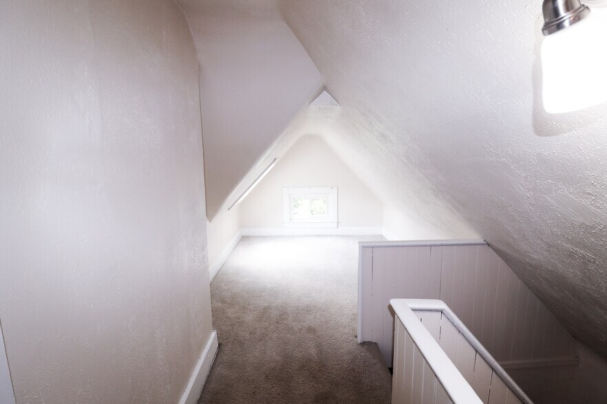Building Photo - 2615 Eden Ave