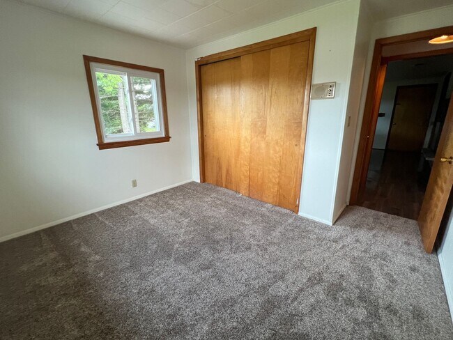 Building Photo - W210N11785 Hilltop Dr