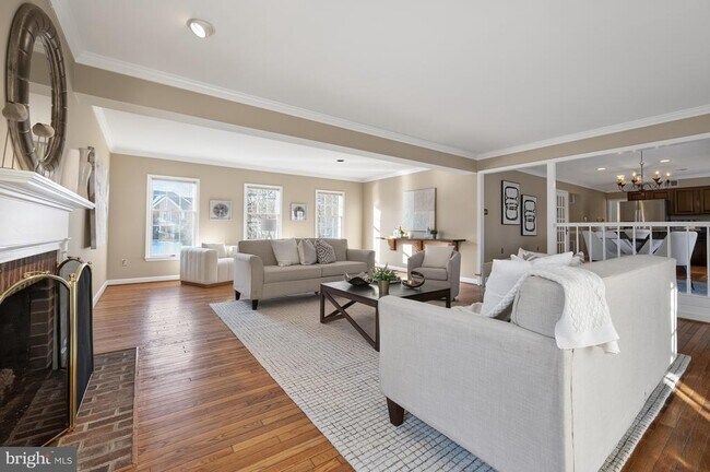 Building Photo - 8815 Surrey Ct