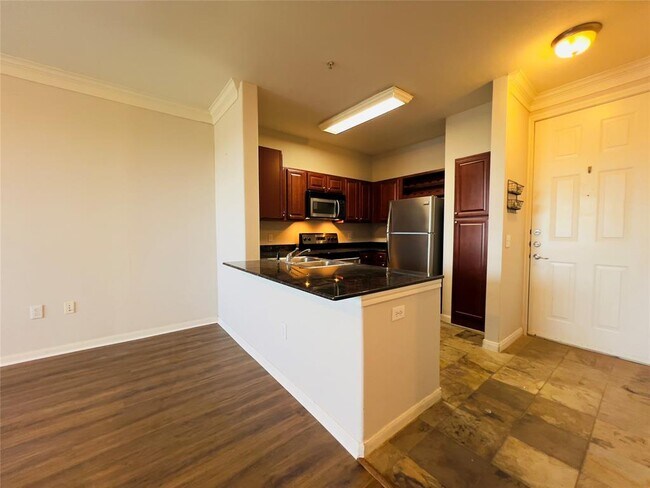 Building Photo - 7575 Kirby Dr