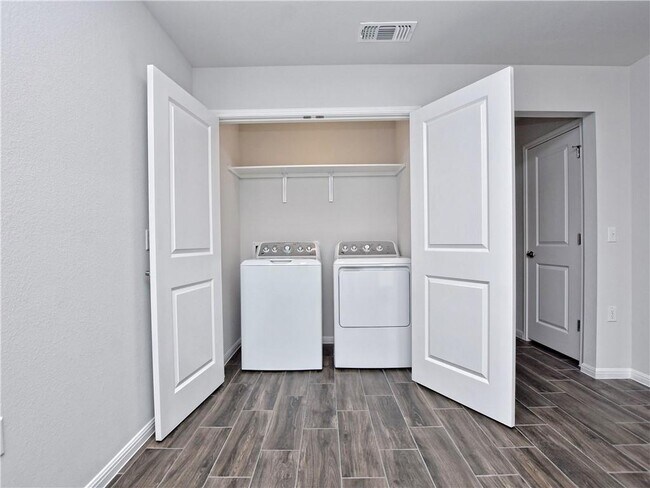 Building Photo - 9505 Grapevine Leaf Dr