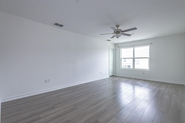 Building Photo - 9912 Kaspar Dr