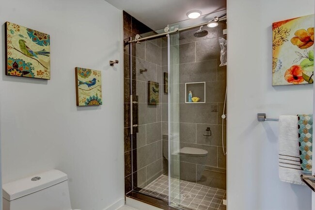430 Fairmoumt Bathroom - 420 Fairmount Avenue Partners LP