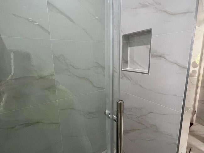 Building Photo - 1250 SW 15th Ave