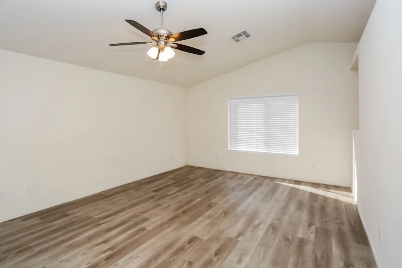 Building Photo - 829 Beefeater Pl