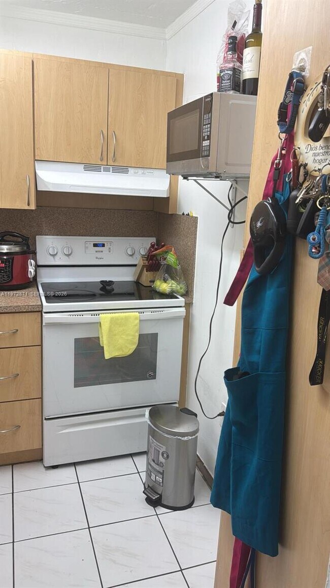 Building Photo - 6200 W Flagler St