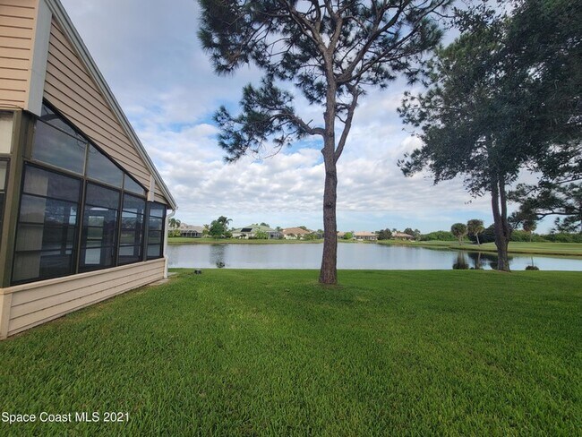 Building Photo - 912 Ridge Lake Dr