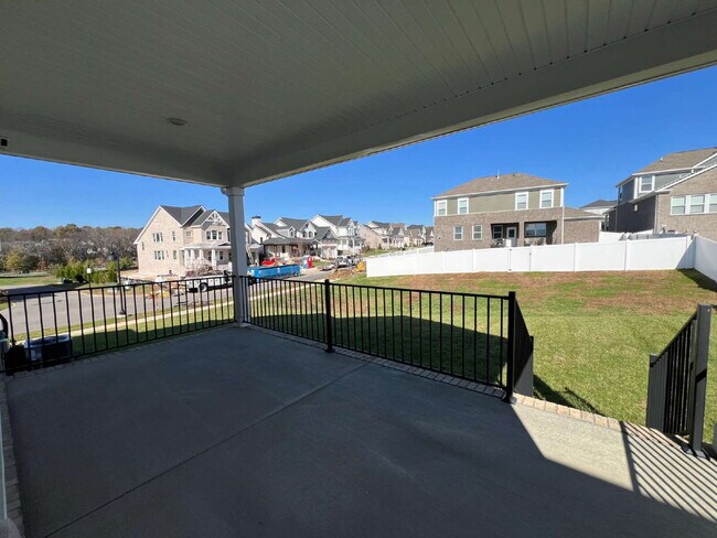 Building Photo - Luxury Living for Lease in Hendersonville!