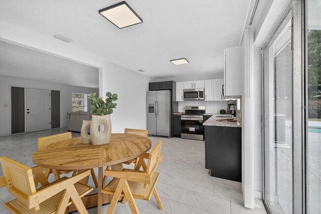 Building Photo - 8609 Fish Lake Rd